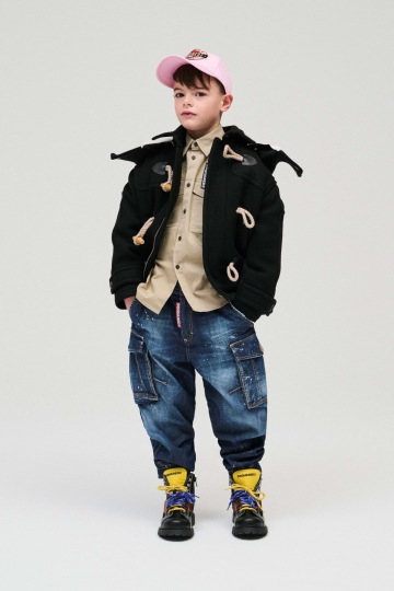 Muž v oblečení Barboure