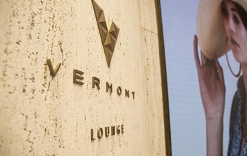 Imageová fotka prostoru Vermont Lounge, logo Vermont Lounge
