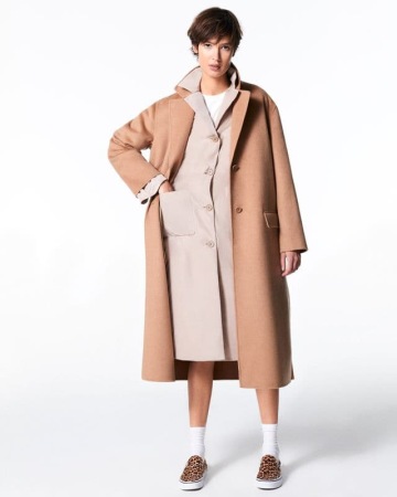 Mladý pár oblečený ve značce GANT.